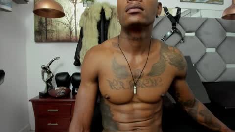 Snapshot of king_fitt_ chatting on 12-31-24, 12:54 HOT MEN BLACK online show from 12-31-24, 12:54