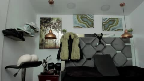 Snapshot of king_fitt_ chatting on 12-31-24, 01:19 HOT MEN BLACK online show from 12-31-24, 01:19