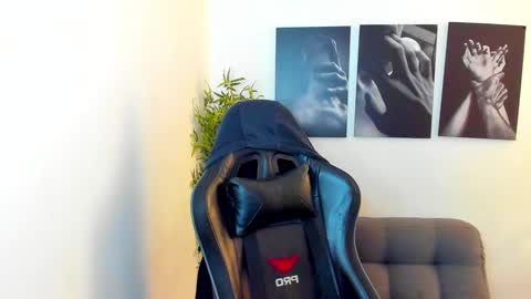 Snapshot of king_of_kings__ chatting on 02-01-25, 01:23 king_of_kings__ online show from 02-01-25, 01:23