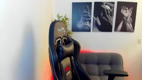 Snapshot of king_of_kings__ chatting on 02-19-25, 03:28 king_of_kings__ online show from 02-19-25, 03:28