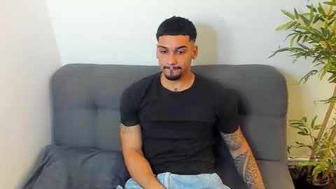 Snapshot of king_of_kings__ chatting on 09-20-25, 02:01 king_of_kings__ online show from 09-20-25, 02:01