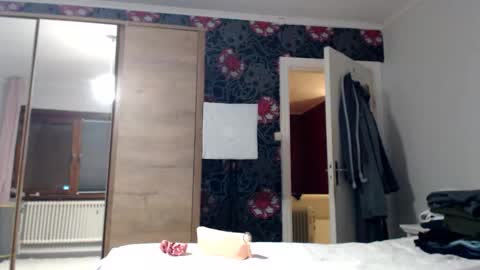 Snapshot of kingandprincess chatting on 11-21-25, 04:49 sexysexyhotwetpinkredpussy online show from 11-21-25, 04:49