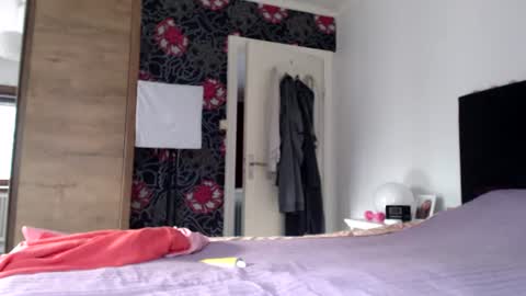 Snapshot of kingandprincess chatting on 06-17-26, 06:20 sexysexyhotwetpinkredpussy online show from 06-17-26, 06:20