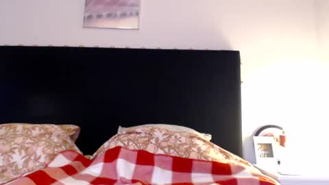 Snapshot of kingandprincess chatting on 06-21-26, 09:06 sexysexyhotwetpinkredpussy online show from 06-21-26, 09:06