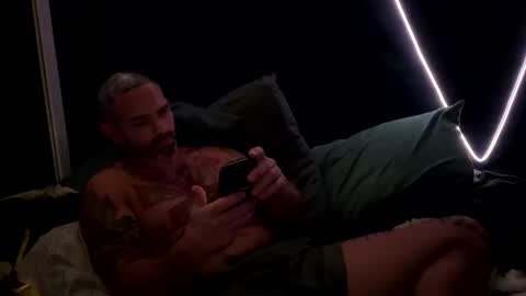 Snapshot of kingemul chatting on 10-28-25, 09:35 Emul King online show from 10-28-25, 09:35