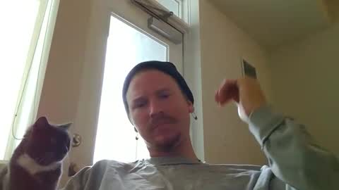 Kinglegg online show from 01-18-25, 06:32