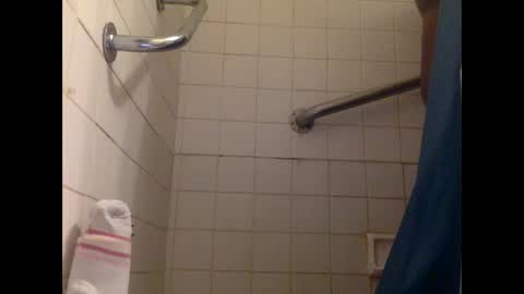 Snapshot of kinglibra420 chatting on 10-17-25, 08:28 loyal fuck online show from 10-17-25, 08:28