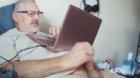 kingtongue10 online show from 09-28-25, 03:06