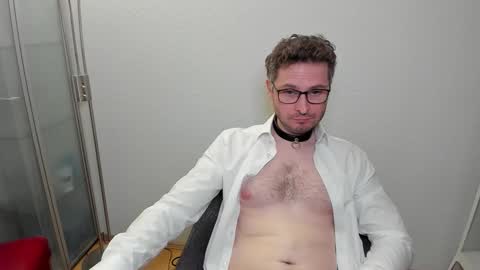 Snapshot of kinksubbydubby chatting on 09-15-25, 08:42 kinksubbydubby online show from 09-15-25, 08:42