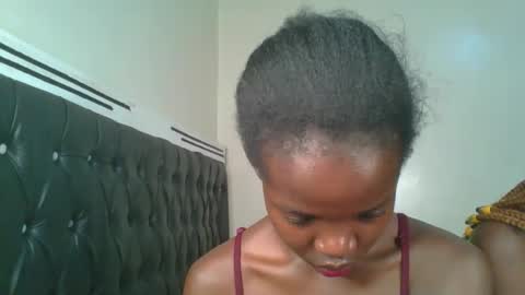 Snapshot of kinky_aria chatting on 09-10-25, 02:00 kinky_aria online show from 09-10-25, 02:00