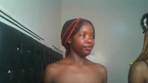 Snapshot of kinky_aria chatting on 09-18-25, 06:43 kinky_aria online show from 09-18-25, 06:43