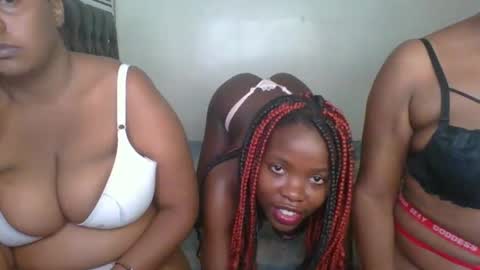 Snapshot of kinky_aria chatting on 09-30-25, 06:02 kinky_aria online show from 09-30-25, 06:02