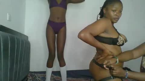 Snapshot of kinky_aria chatting on 11-14-25, 09:24 kinky_aria online show from 11-14-25, 09:24