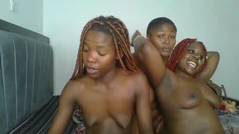 Snapshot of kinky_aria chatting on 11-17-25, 11:32 kinky_aria online show from 11-17-25, 11:32