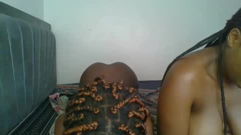 Snapshot of kinky_aria chatting on 11-18-25, 11:36 kinky_aria online show from 11-18-25, 11:36