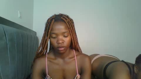 Snapshot of kinky_aria chatting on 11-19-25, 11:43 kinky_aria online show from 11-19-25, 11:43