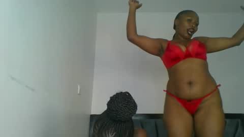 Snapshot of kinky_aria chatting on 11-25-25, 08:31 kinky_aria online show from 11-25-25, 08:31