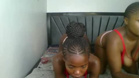 Snapshot of kinky_aria chatting on 11-26-25, 08:37 kinky_aria online show from 11-26-25, 08:37