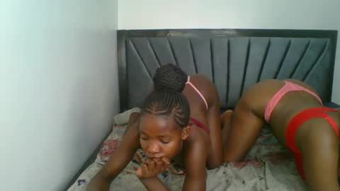 Snapshot of kinky_aria chatting on 11-26-25, 08:43 kinky_aria online show from 11-26-25, 08:43