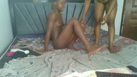 Snapshot of kinky_aria chatting on 11-28-25, 09:34 kinky_aria online show from 11-28-25, 09:34