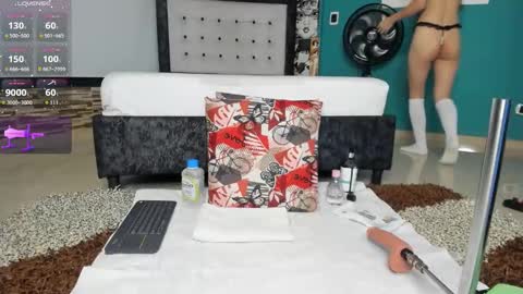 Snapshot of kinky_polar chatting on 11-18-25, 03:23 Polar online show from 11-18-25, 03:23