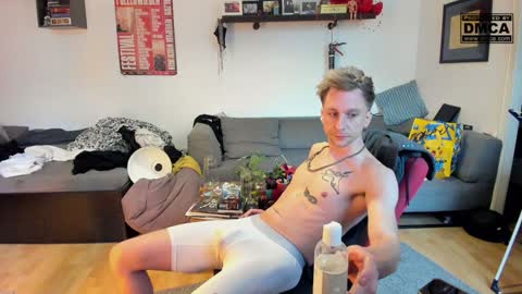 Snapshot of kinky_spidey chatting on 12-23-24, 01:45 kinky_spidey online show from 12-23-24, 01:45