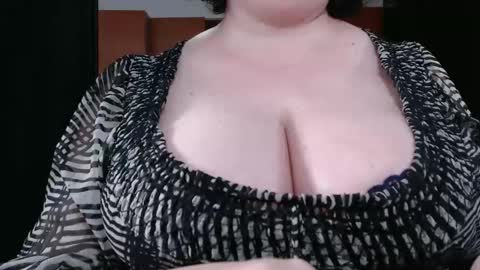 Snapshot of kinkyblacky chatting on 02-16-25, 02:53 MistressBlacky online show from 02-16-25, 02:53