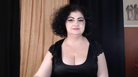 Snapshot of kinkyblacky chatting on 09-19-25, 04:03 MistressBlacky online show from 09-19-25, 04:03