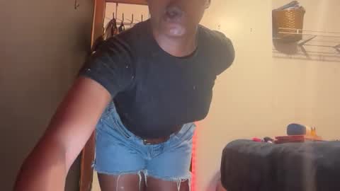 Snapshot of kinkycoupleinteracial chatting on 06-06-26, 03:33 interracialfacial online show from 06-06-26, 03:33