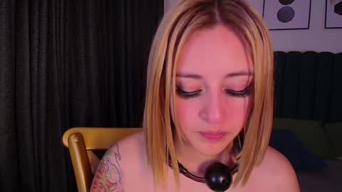 Snapshot of kinkydoll_ chatting on 12-15-24, 09:31 Sara online show from 12-15-24, 09:31