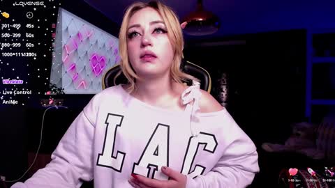 Snapshot of kinkydoll_ chatting on 01-05-25, 03:43 Sara online show from 01-05-25, 03:43