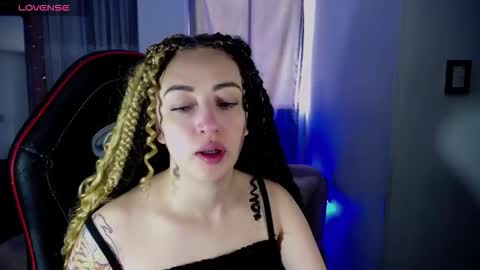 Snapshot of kinkydoll_ chatting on 11-21-25, 05:33 Sara online show from 11-21-25, 05:33