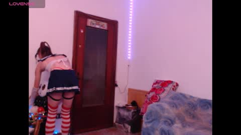 Anya online show from 10-31-25, 01:28