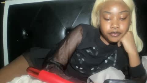 Bunniii online show from 02-10-25, 09:58