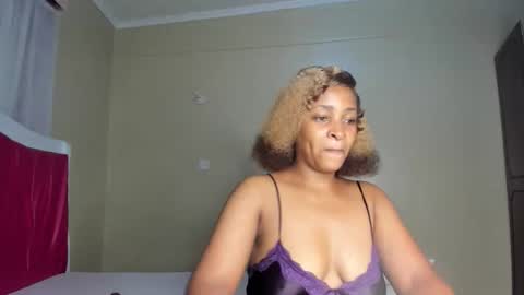 Snapshot of kinkylyla chatting on 04-12-26, 04:12 Kinky online show from 04-12-26, 04:12