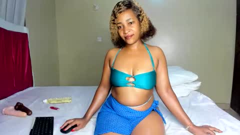 Snapshot of kinkylyla chatting on 05-12-26, 01:36 Kinky online show from 05-12-26, 01:36