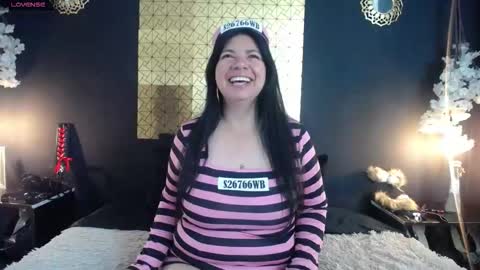 Snapshot of kinkyy_mom chatting on 10-20-25, 02:06 kinkyy_mom online show from 10-20-25, 02:06