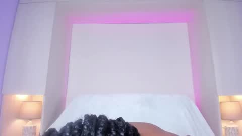 Snapshot of kiomarabaker chatting on 10-22-25, 04:02 M A R A online show from 10-22-25, 04:02