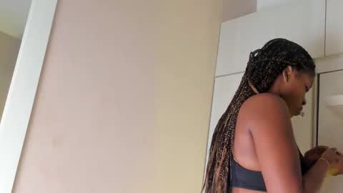 M A R A  online show from 02-13-26, 12:01