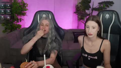 Sweet girls online show from 04-22-26, 07:15