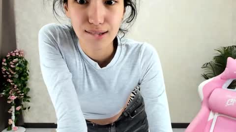 Aura online show from 11-06-25, 01:06