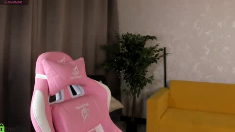 Aura online show from 12-16-25, 03:11