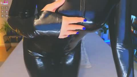 Snapshot of kira_sexxx chatting on 04-26-26, 08:28 Kira online show from 04-26-26, 08:28