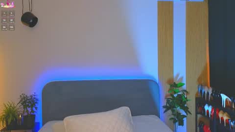 Snapshot of kira_sexxx chatting on 05-20-26, 11:33 Kira online show from 05-20-26, 11:33
