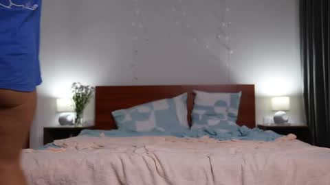 Snapshot of kirabl00m chatting on 04-28-26, 08:52 kira bloom online show from 04-28-26, 08:52