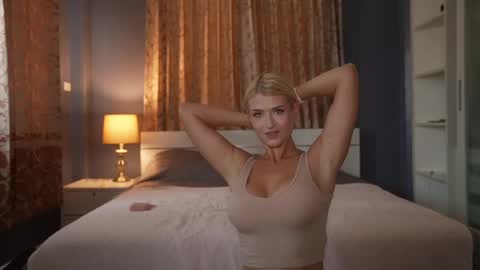 Snapshot of kirabl00m chatting on 05-21-26, 07:04 kira bloom online show from 05-21-26, 07:04