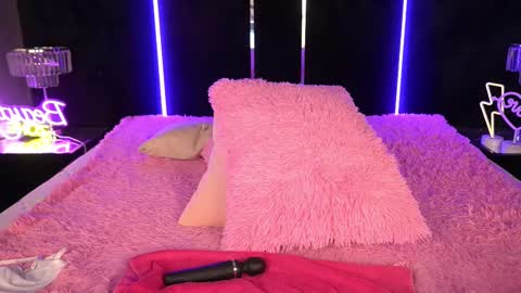 Kira online show from 03-08-25, 12:44