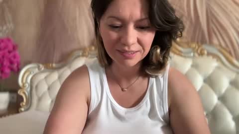 Snapshot of kiradivine chatting on 05-22-26, 01:06 KiraDivine online show from 05-22-26, 01:06