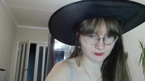 KiraGoldens online show from 10-30-25, 06:37