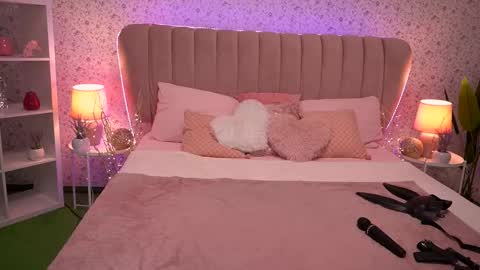 Kira online show from 09-13-25, 06:08